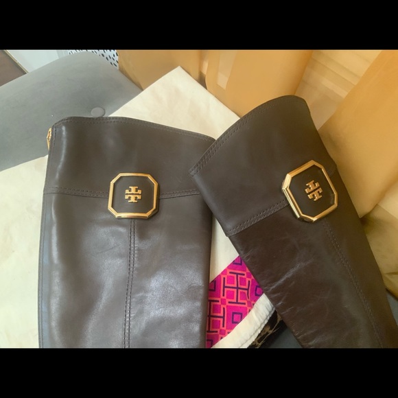 Tory Burch Lawrie Boots - Picture 5 of 11